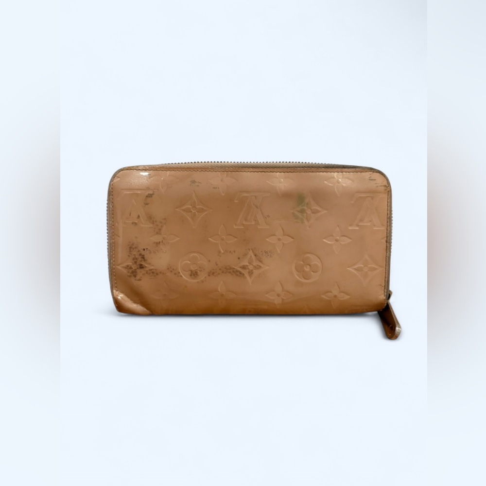 Louis Vuitton Vernis Patent Zip Wallet in Nude Beige